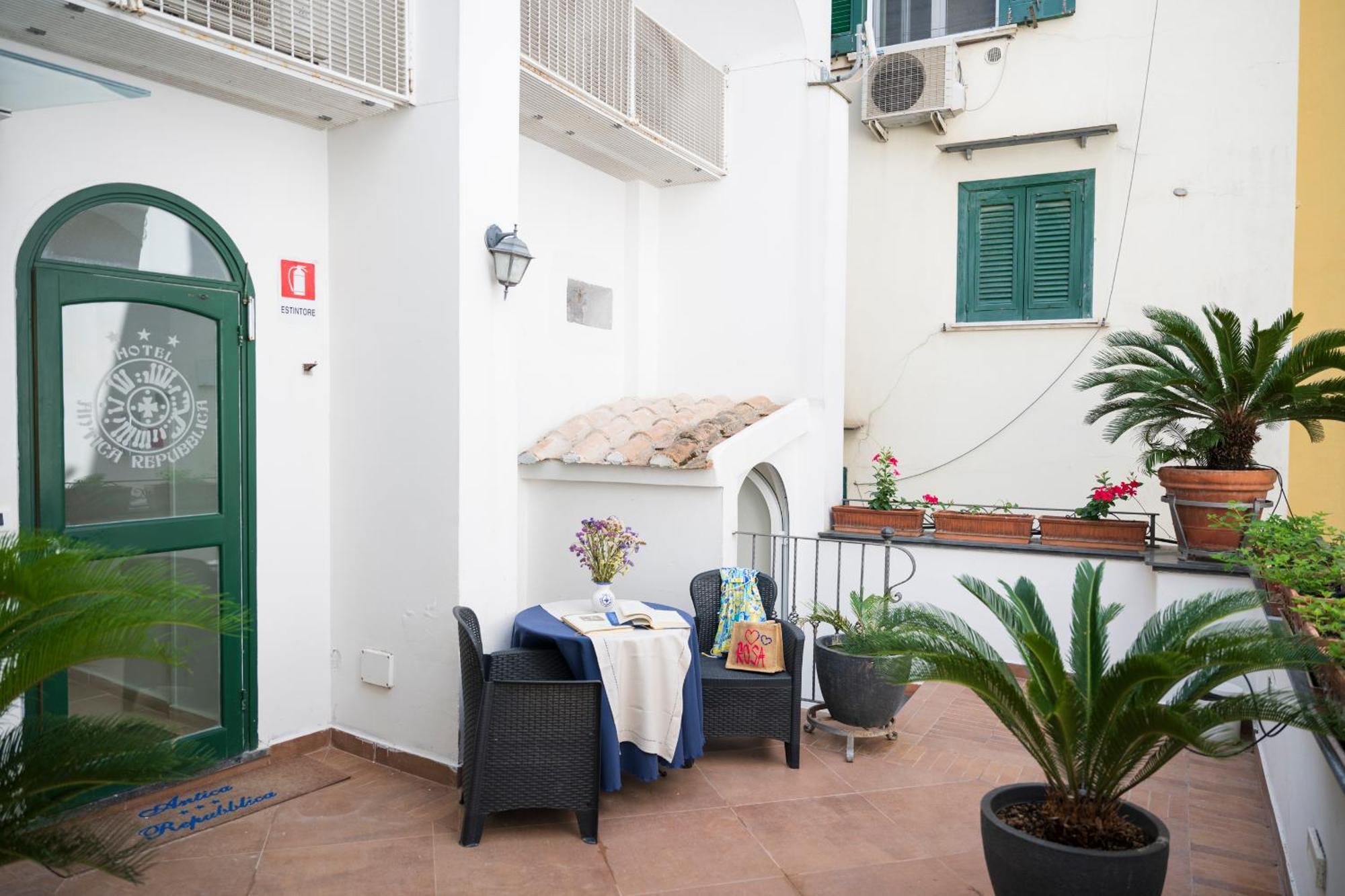 Hotel Antica Repubblica In Amalfi Center At 100Mt From The Sea Eksteriør billede